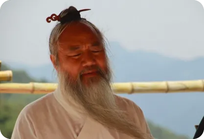 服务于东西方文化融合